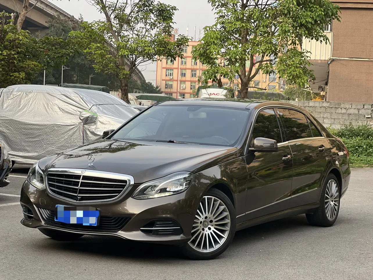 二手奔驰 E 级 2015 款 E260L 仅售 12.88 万，行驶里程 15.77 万公里