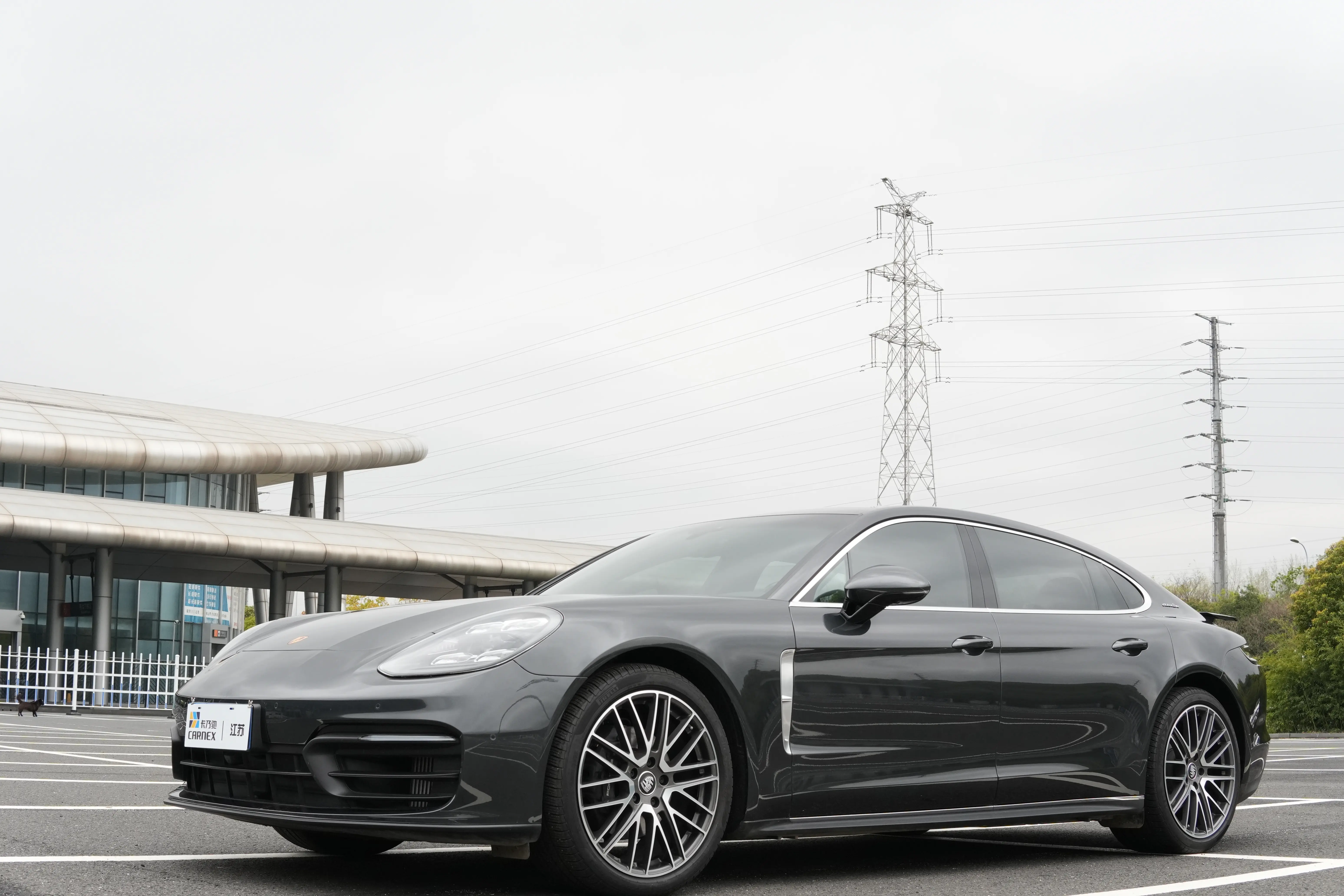 二手保时捷 Panamera 行政加长版 2.9T，102.8万值得买吗？